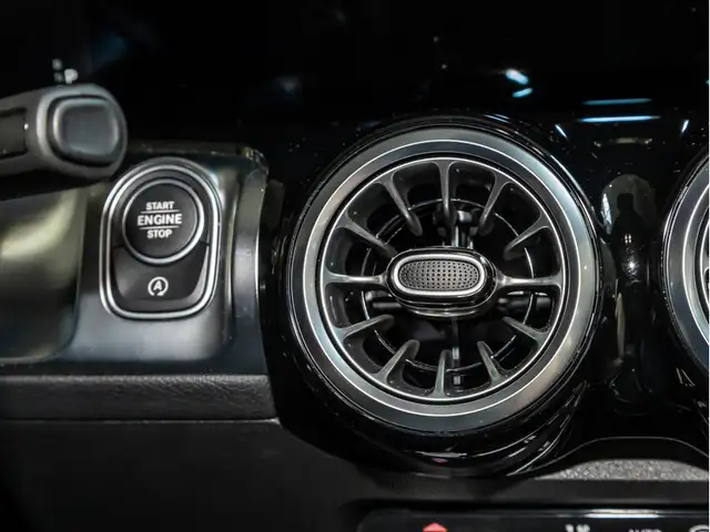 Mercedes-Benz GLB view 17