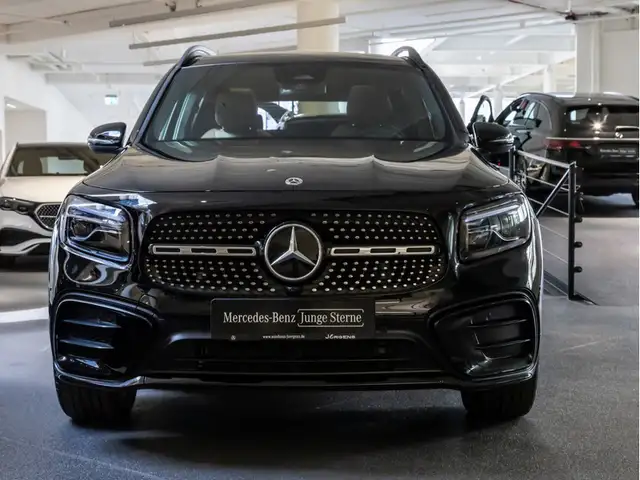 Mercedes-Benz GLB view 3