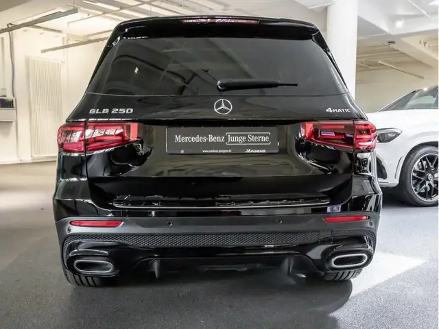 Mercedes-Benz GLB view 5