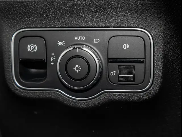 Mercedes-Benz GLB view 24