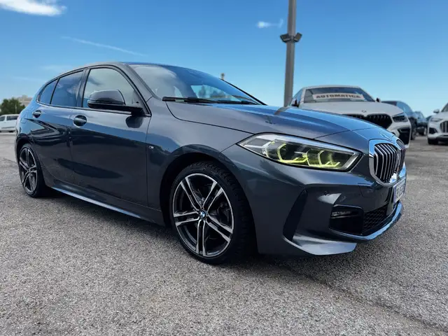 BMW 1 Series view 4