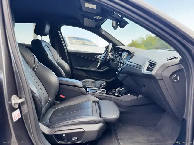 BMW 1 Series view 28