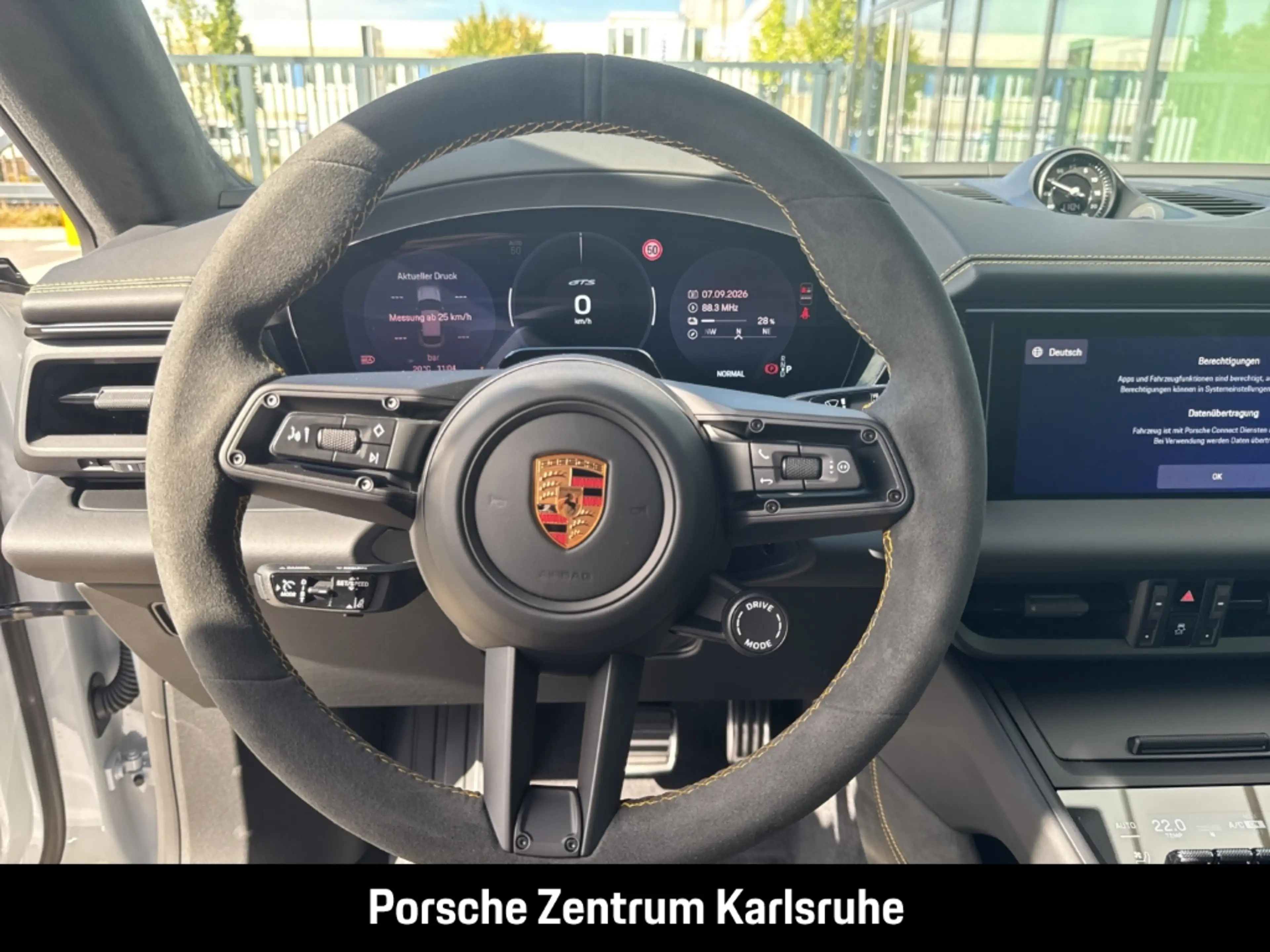 Porsche Macan GTS HA-Lenkung Head-Up Surround-View BOSE — photo 15