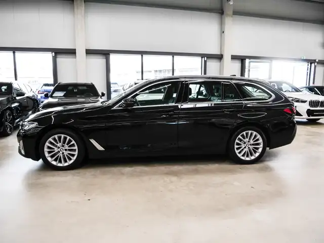 BMW 5 Series view 4