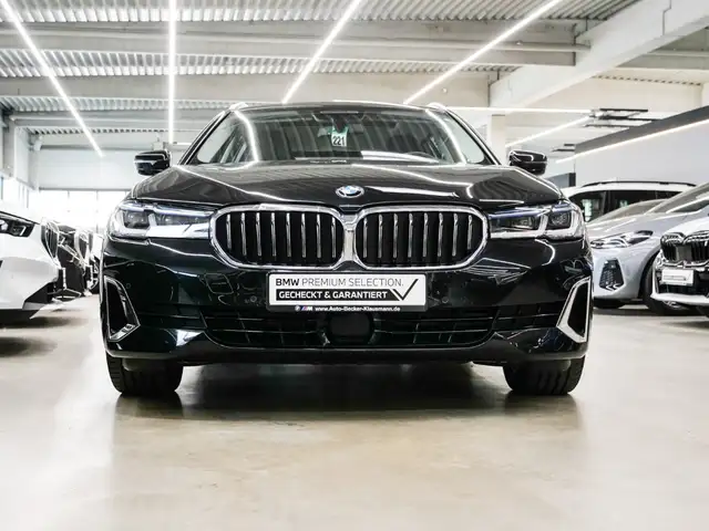 BMW 5 Series view 3