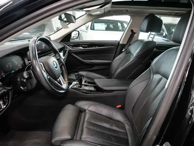 BMW 5 Series view 9