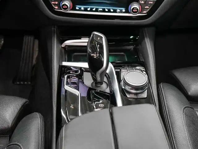 BMW 5 Series view 13