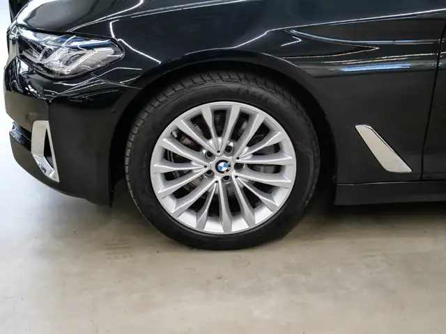 BMW 5 Series view 7