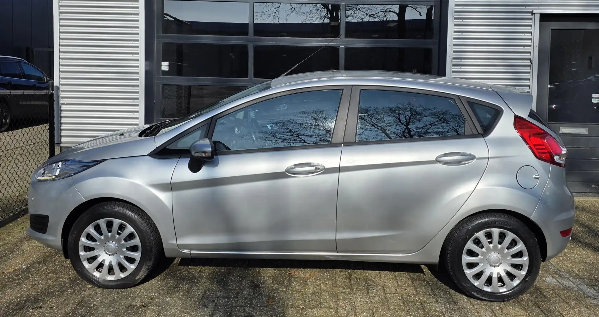 Ford Fiesta 1.0 Style **AIRCO-NAVI-PDC** Silber - 2
