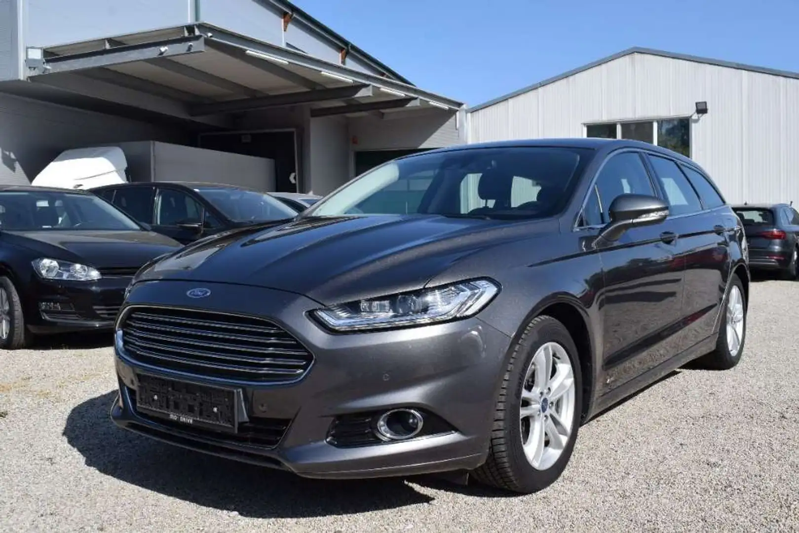 Ford Mondeo Traveller Titanium 2,0 TDCi AWD Start/Stop Aut. Grau - 2