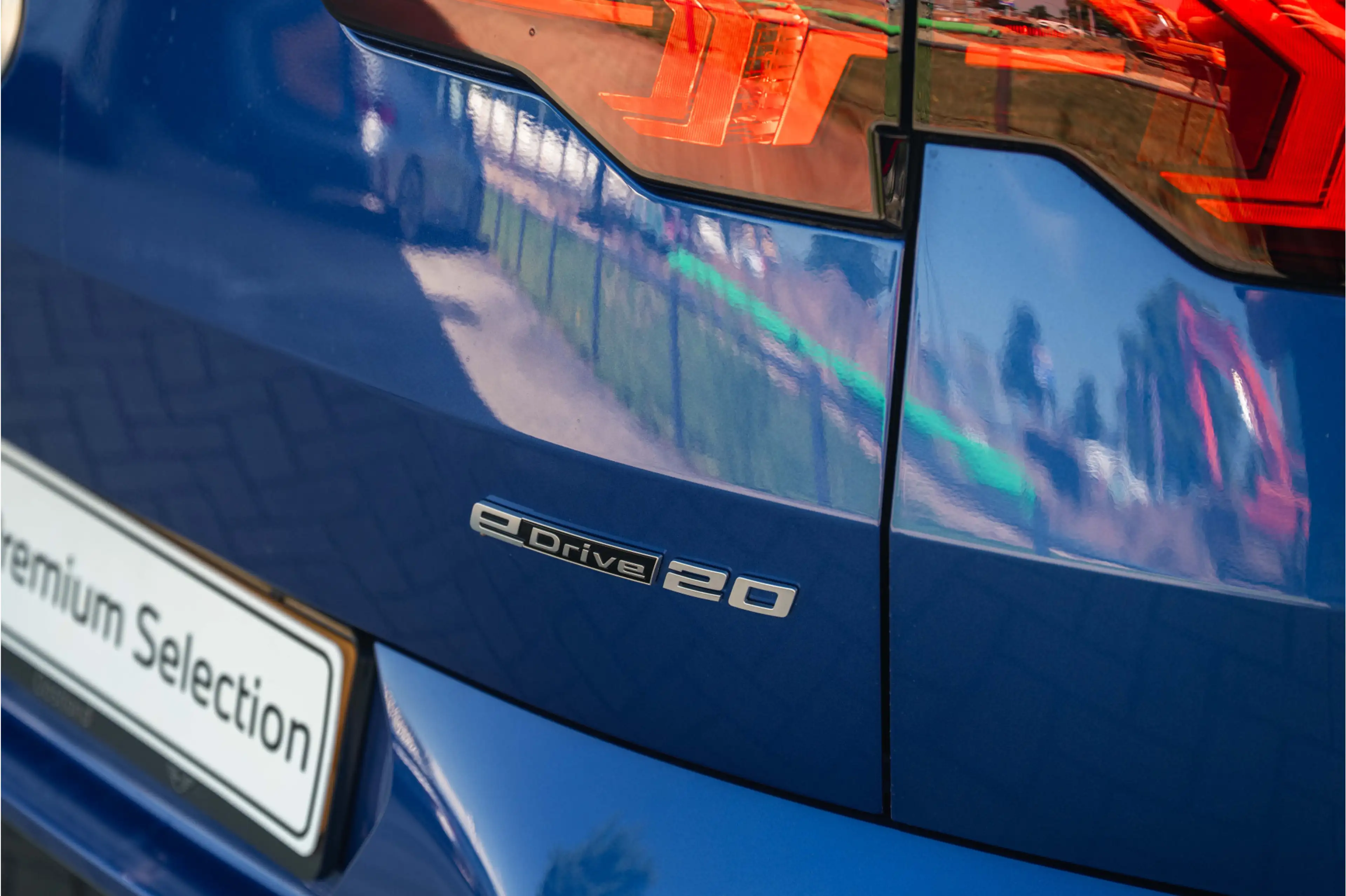 BMW iX2 eDrive20 M Sport / Panoramadak / M Sportstoelen / — photo 12