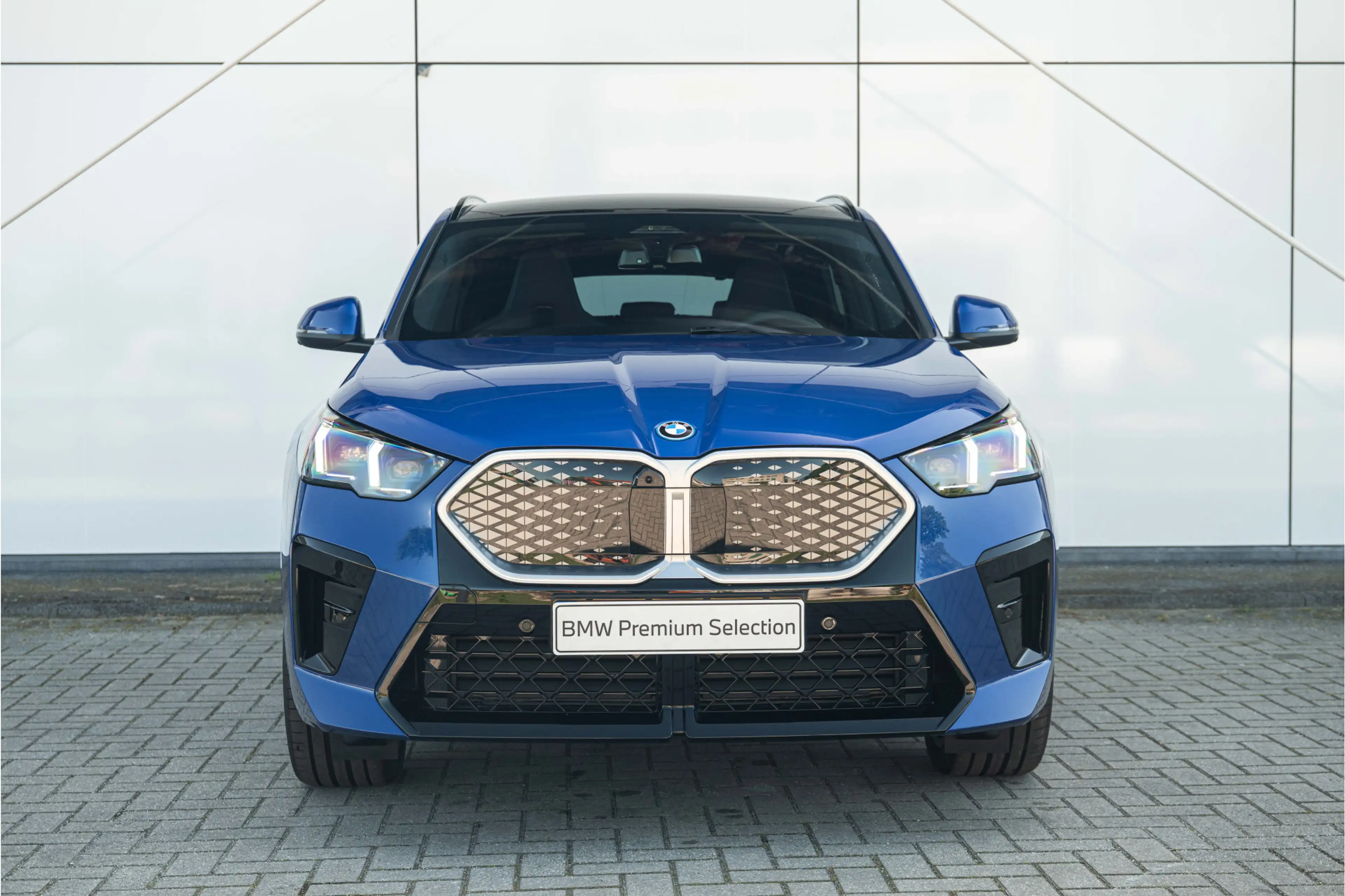 BMW iX2 eDrive20 M Sport / Panoramadak / M Sportstoelen / — photo 6