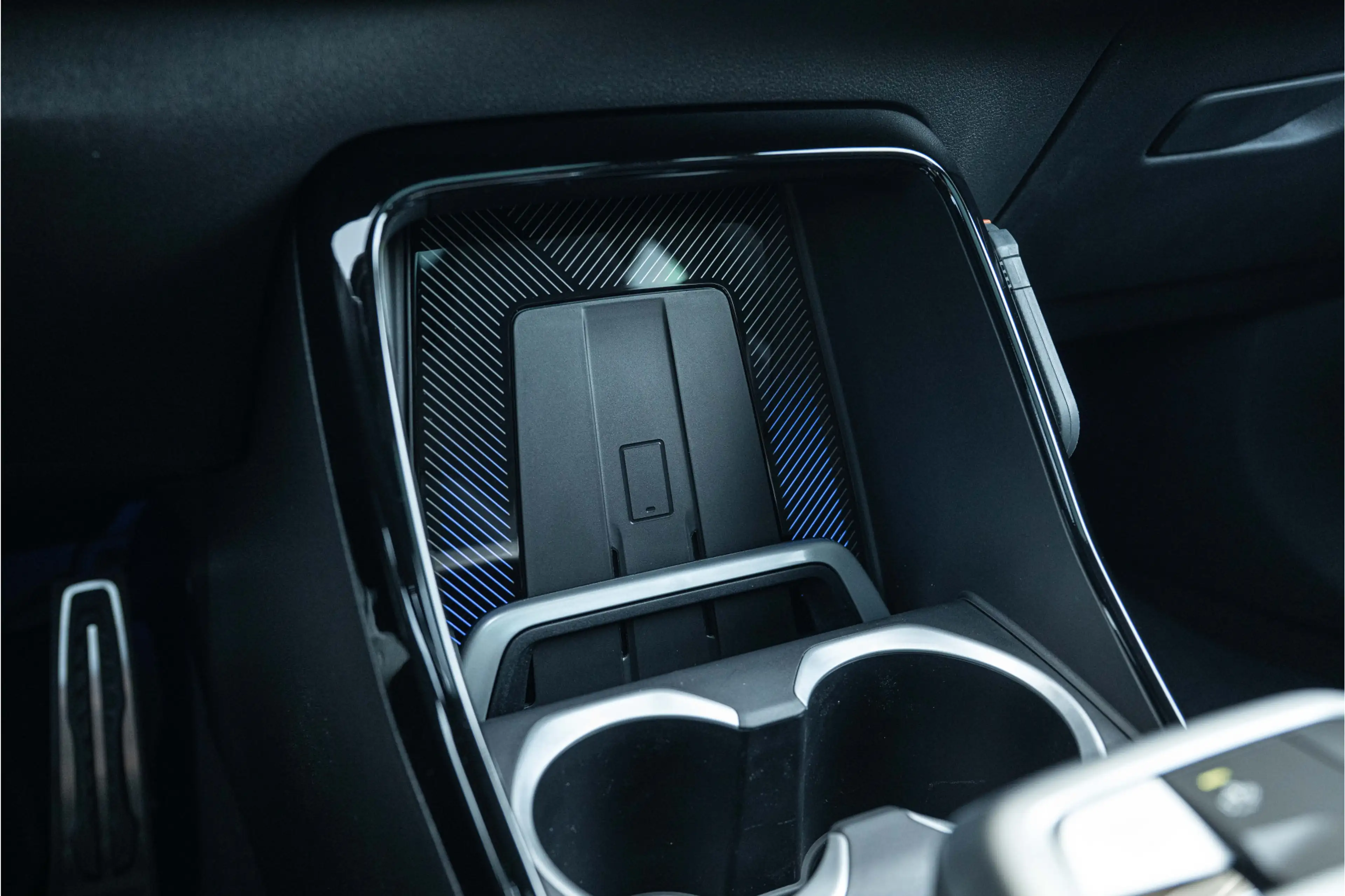 BMW iX2 eDrive20 M Sport / Panoramadak / M Sportstoelen / — photo 14