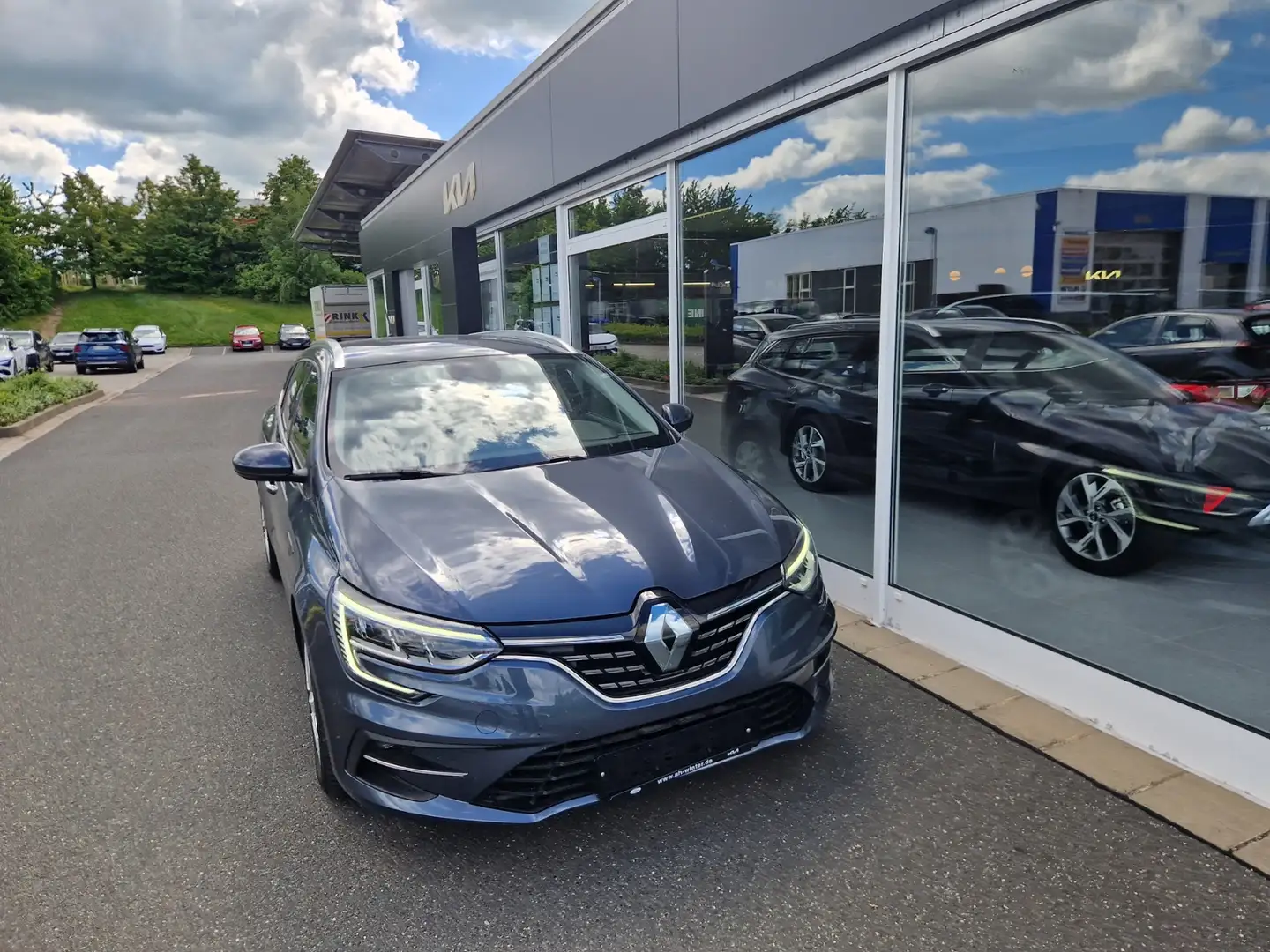Renault Megane Grandtour TCE140 DCT Business Ed. LED Navi SHZ RF Gris - 2