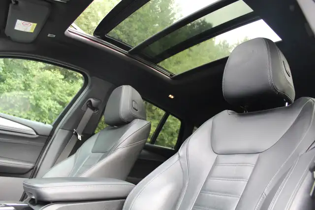 BMW X4 view 12