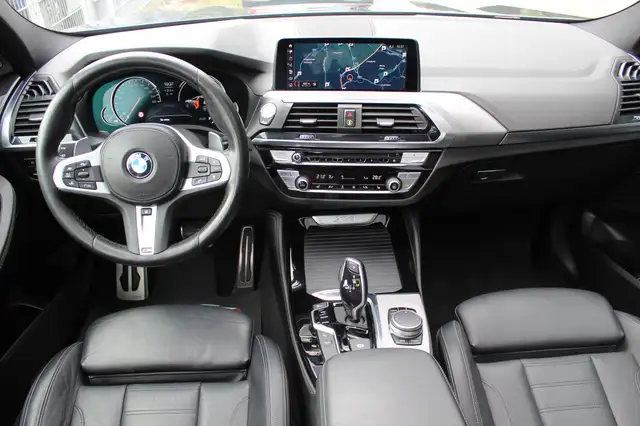 BMW X4 view 11