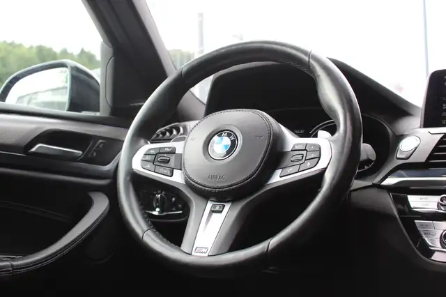 BMW X4 view 9