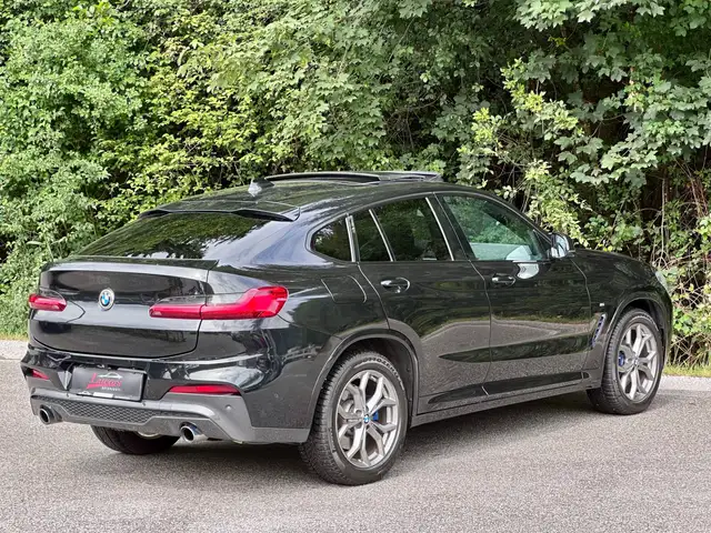 BMW X4 view 5