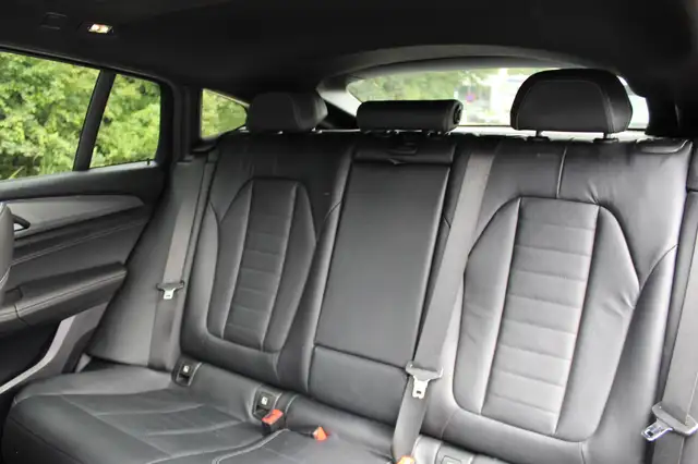 BMW X4 view 13