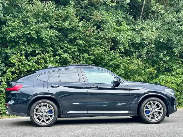 BMW X4 view 3