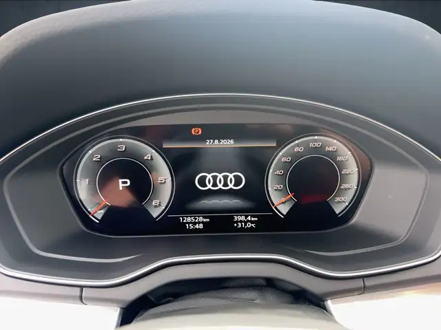 Audi SQ5 view 10