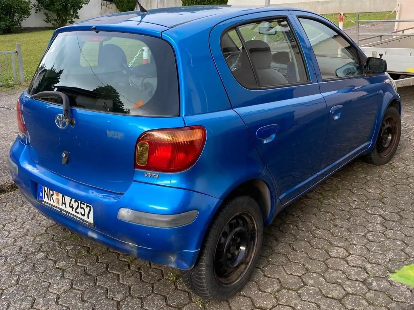 Toyota Yaris Yaris 1.0 linea sol Blau - 2