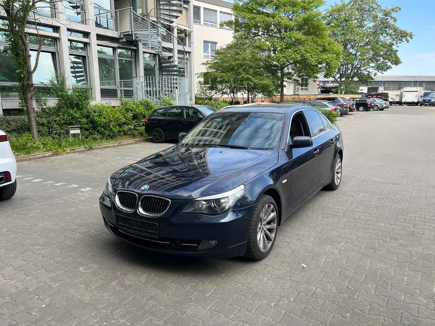 BMW 525 i xDrive Blau - 1