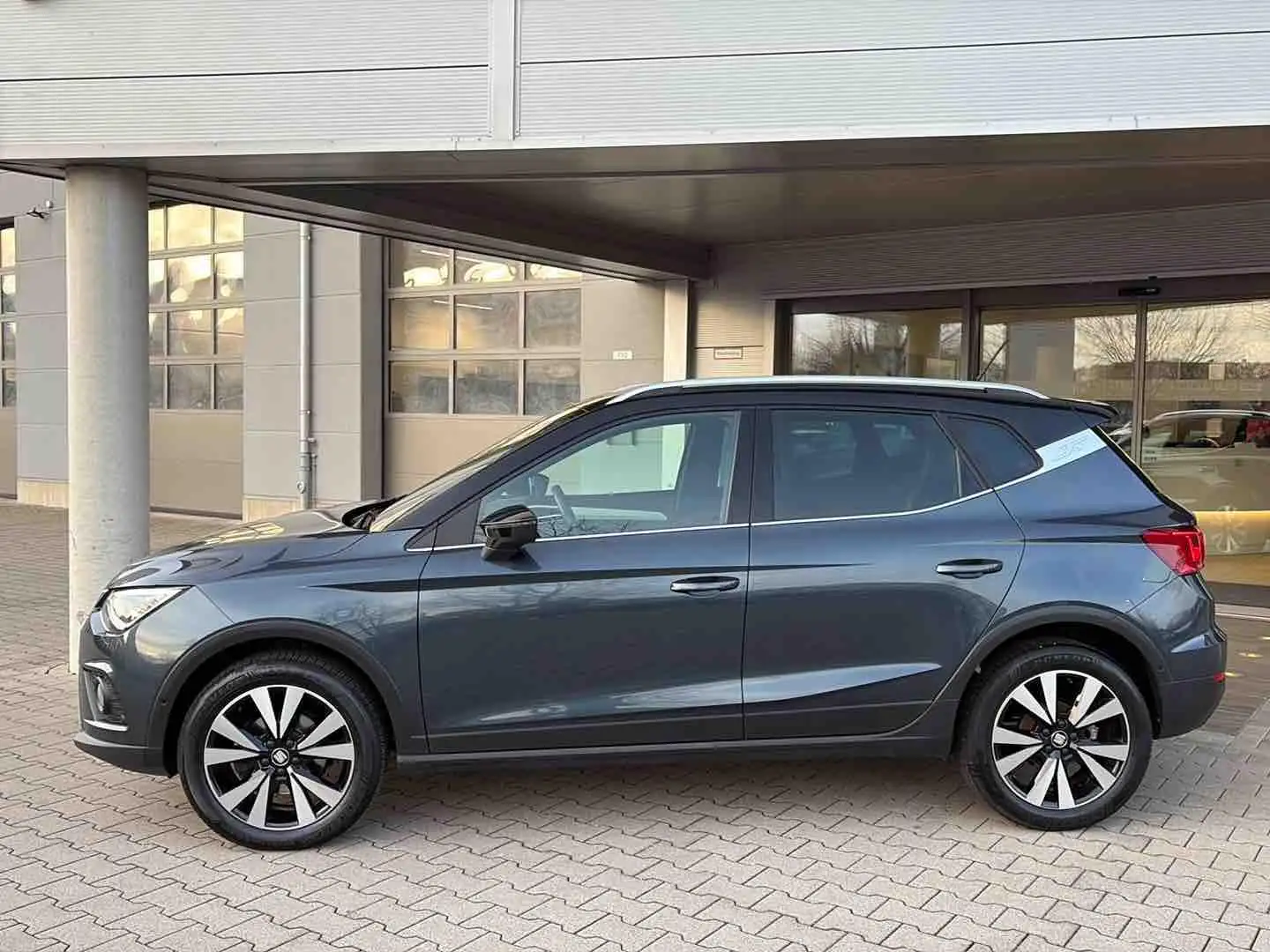 SEAT Arona 1.0 TSI Xcellence Beats DSG Kamera SHZ Grau - 2