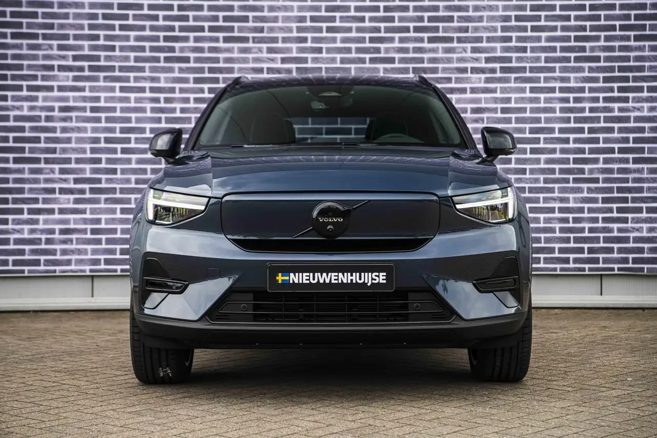 Volvo EX40 2026