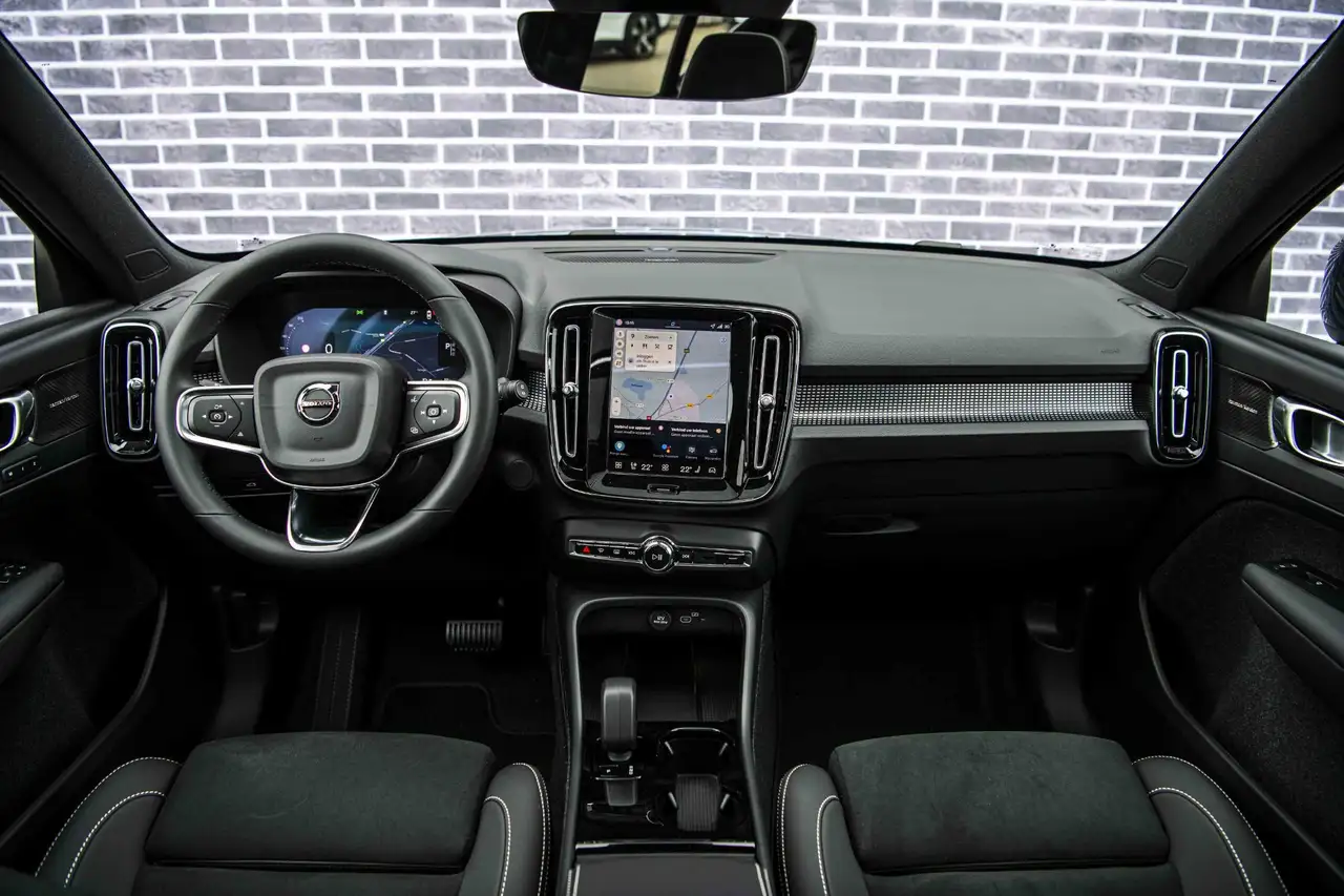 Volvo EX40 2026