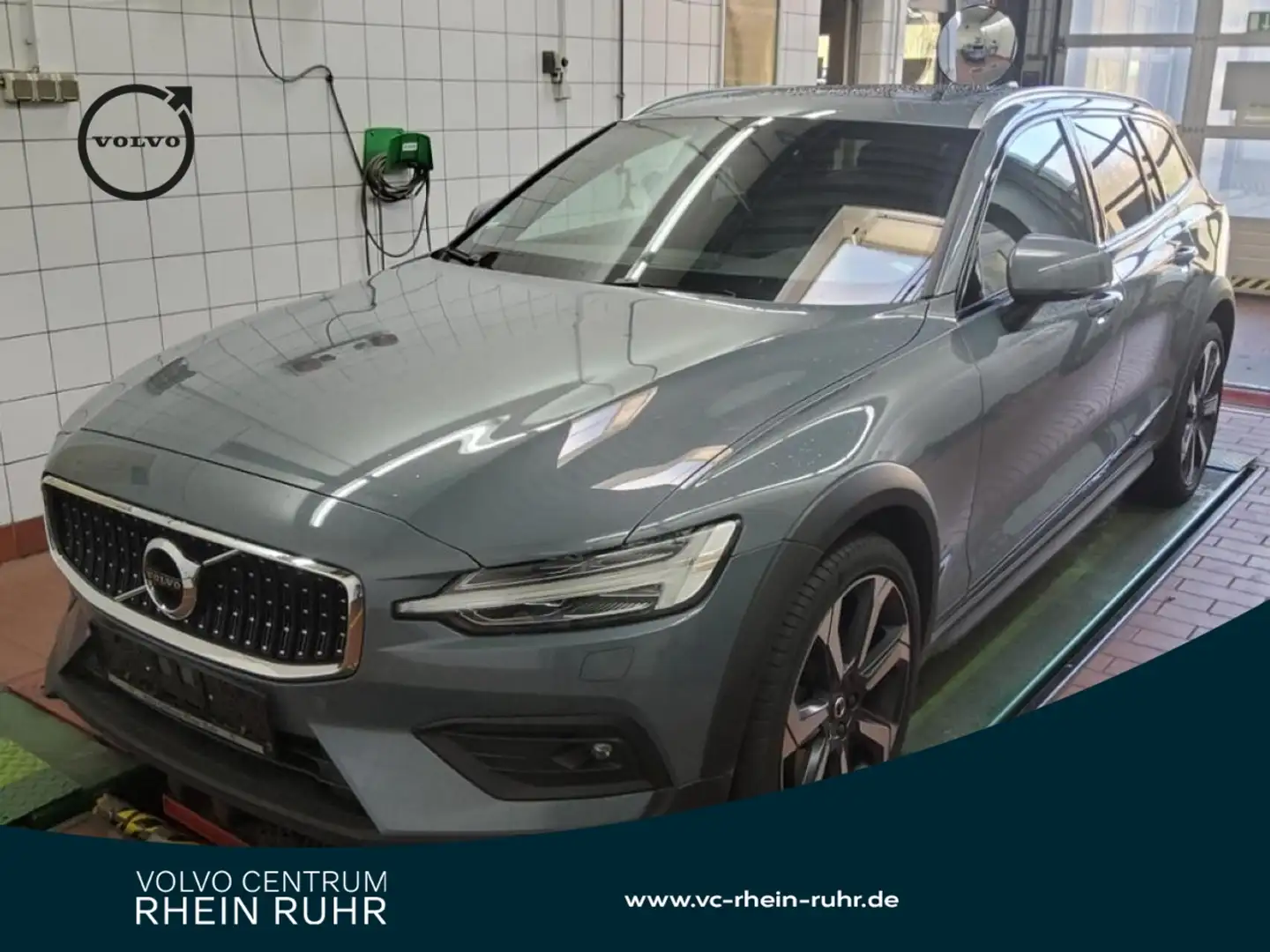 Volvo V60 Cross Country B4 (D) AWD PRO AHK+PANO+MET+ Grau - 1