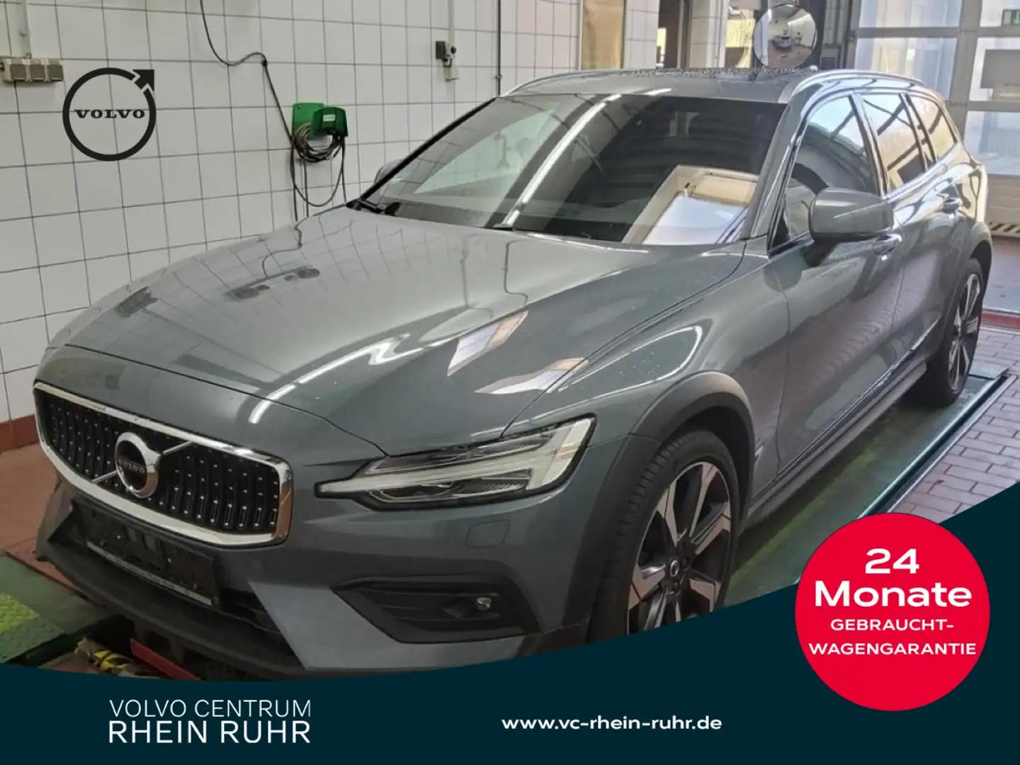 Volvo V60 Cross Country B4 AWD  PRO AHK+PANO+MET+ Grau - 1