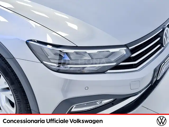 Volkswagen Passat Alltrack view 17