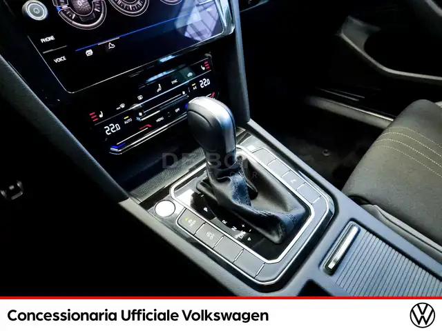 Volkswagen Passat Alltrack view 15