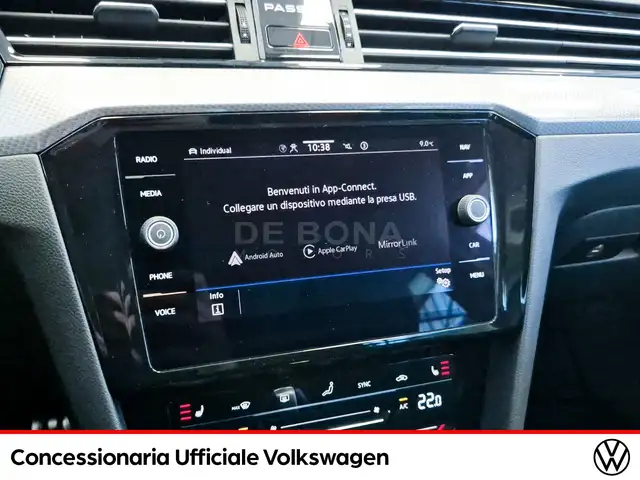 Volkswagen Passat Alltrack view 14