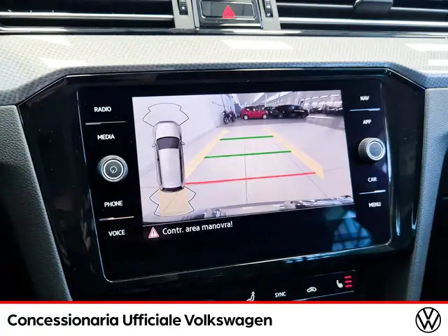 Volkswagen Passat Alltrack view 13
