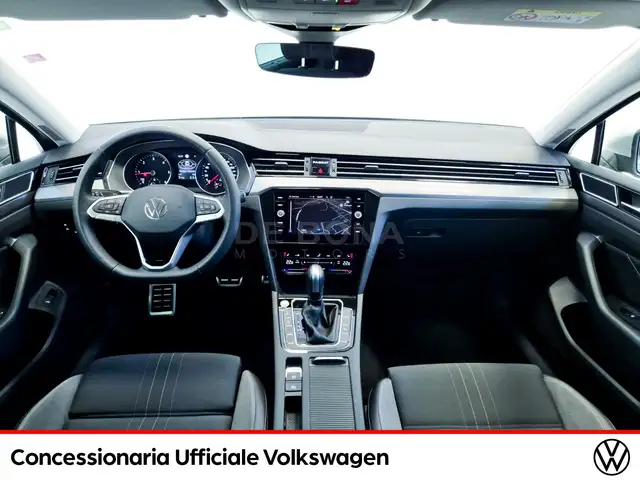 Volkswagen Passat Alltrack view 10