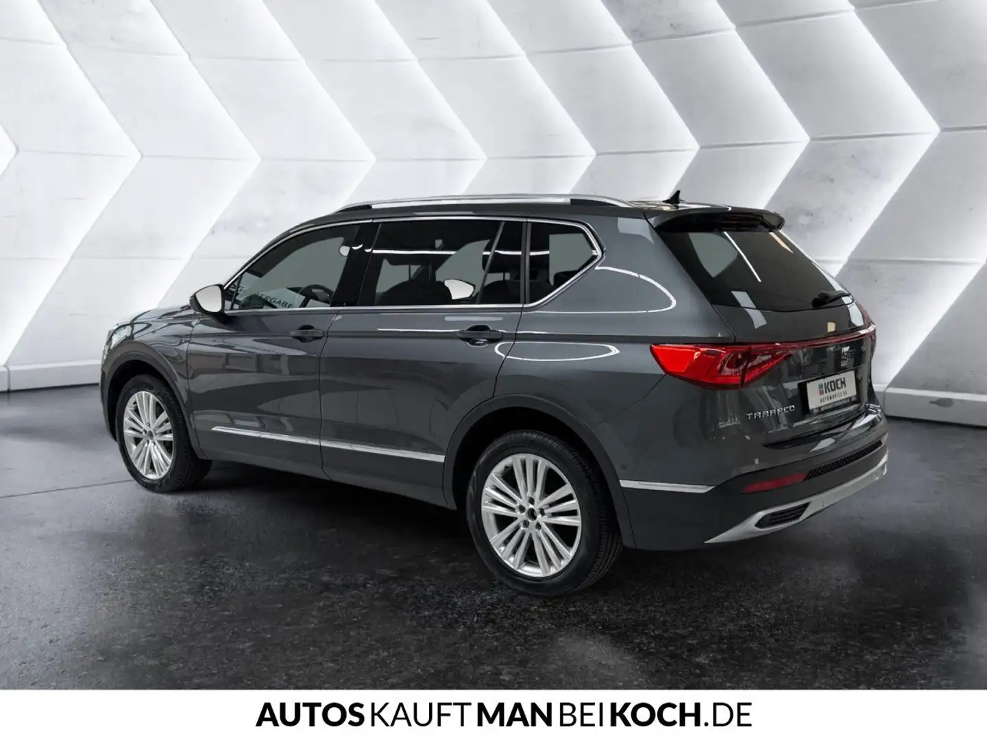 SEAT Tarraco 2.0 TDI DSG 4Drive Xcellence AHK PANO PDC Grau - 2