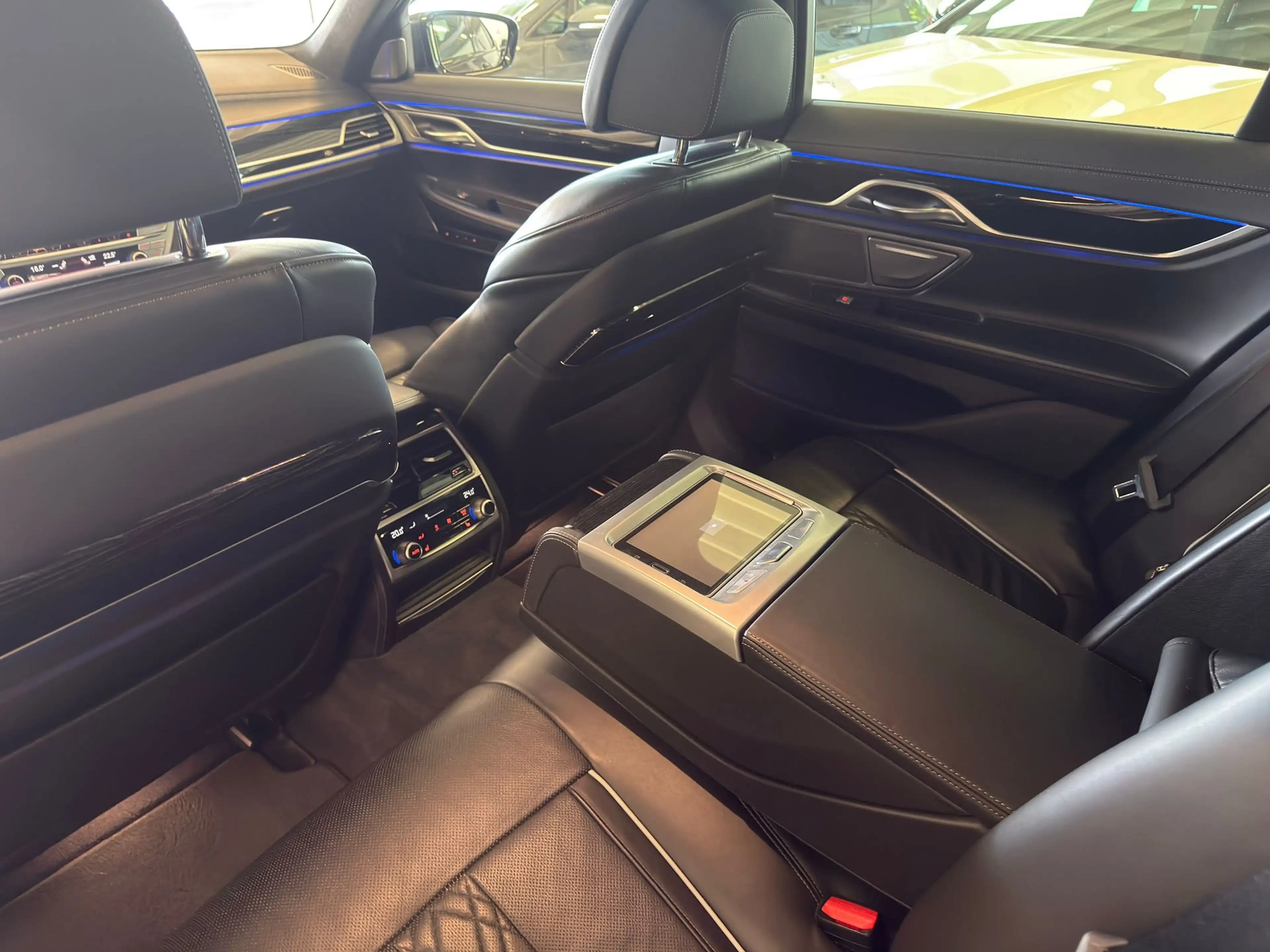 BMW 730 730 d xDrive/Massage/S.Dach/HUD/AHK/8Fach — photo 12