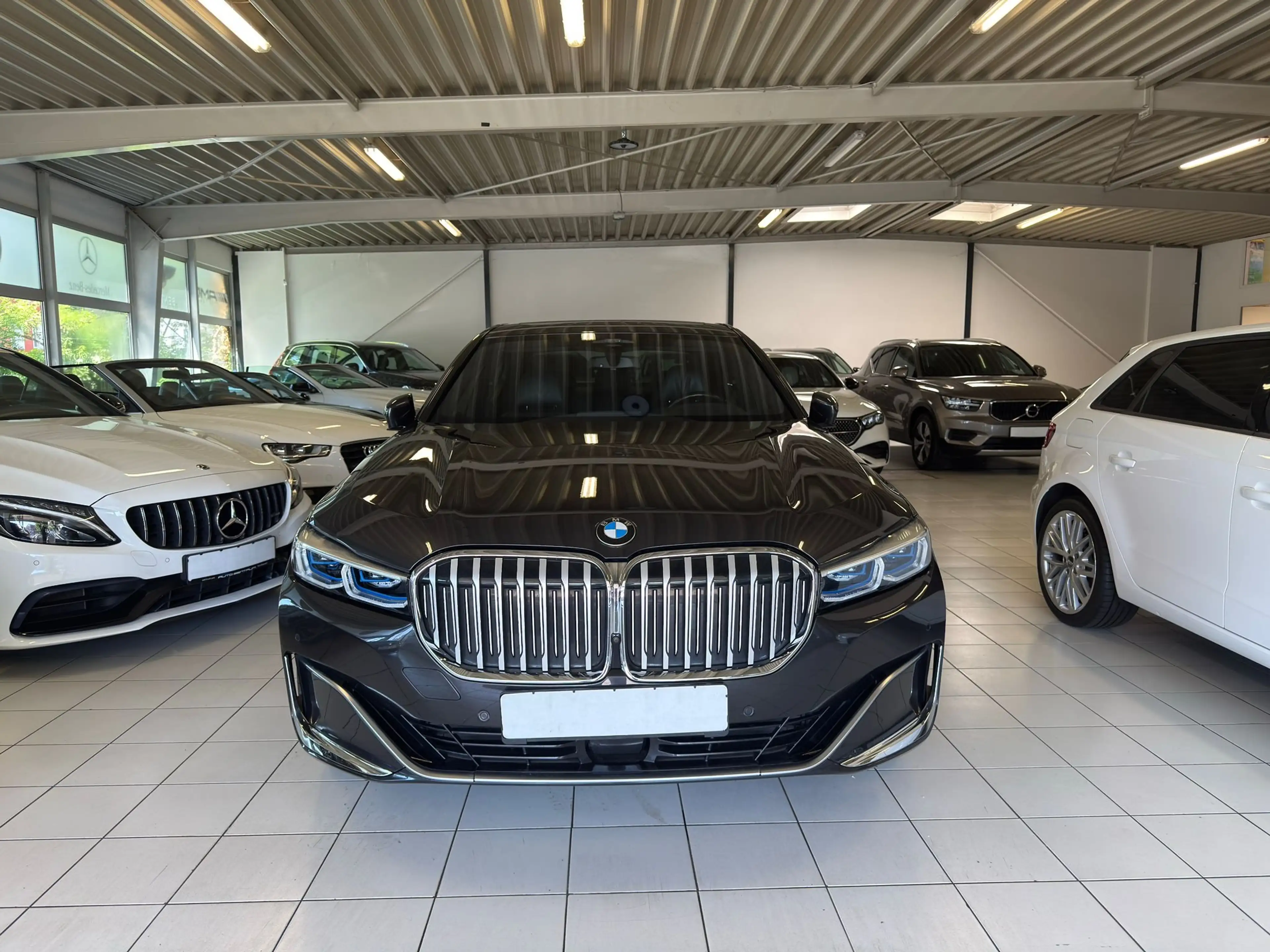 BMW 730 730 d xDrive/Massage/S.Dach/HUD/AHK/8Fach — photo 2