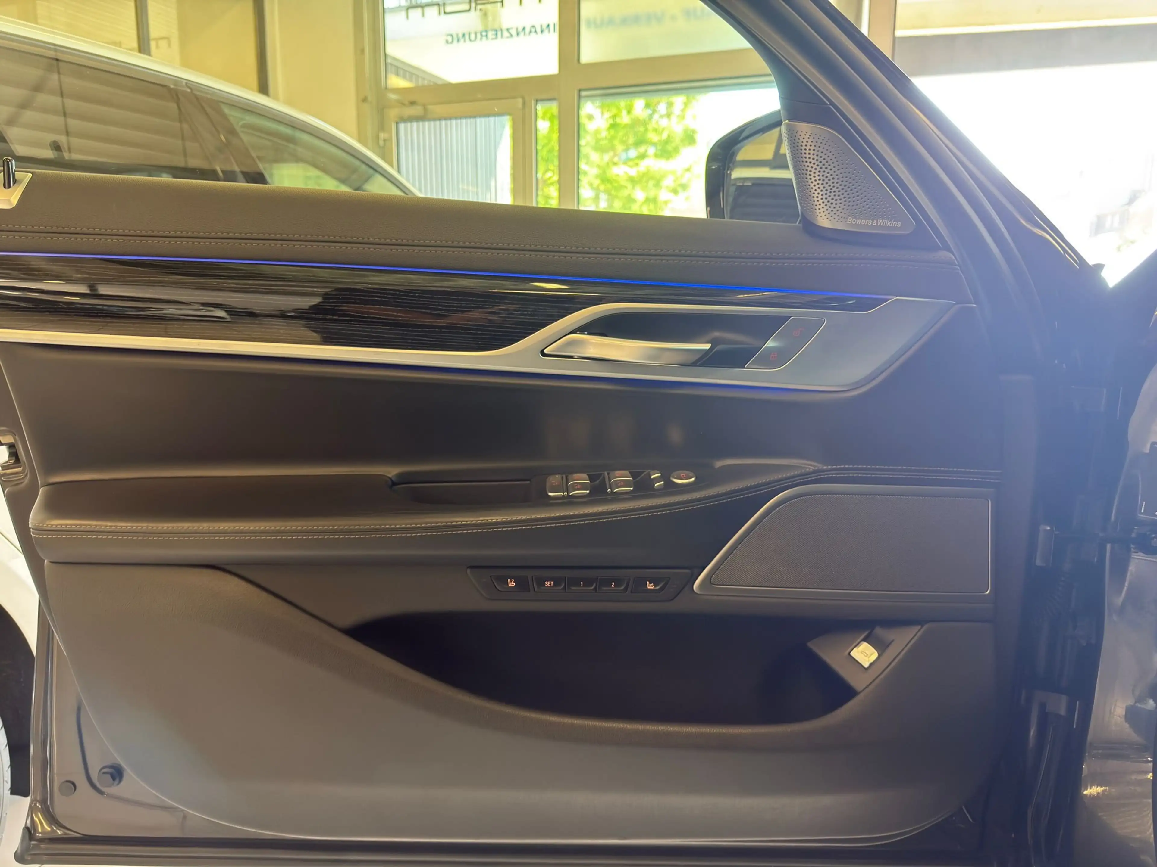 BMW 730 730 d xDrive/Massage/S.Dach/HUD/AHK/8Fach — photo 8