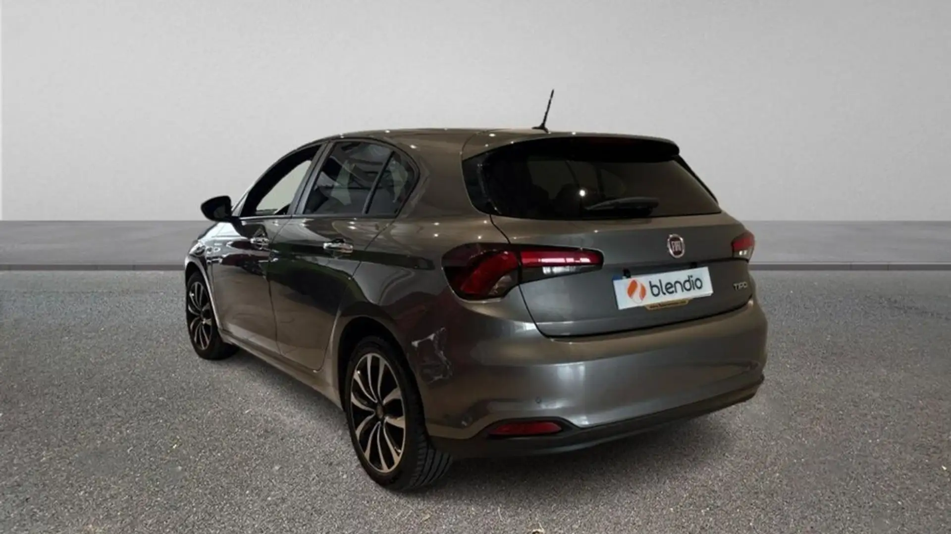 Fiat Tipo 1.4 FIRE 70KW MIRROR 95CV 5P Gris - 2