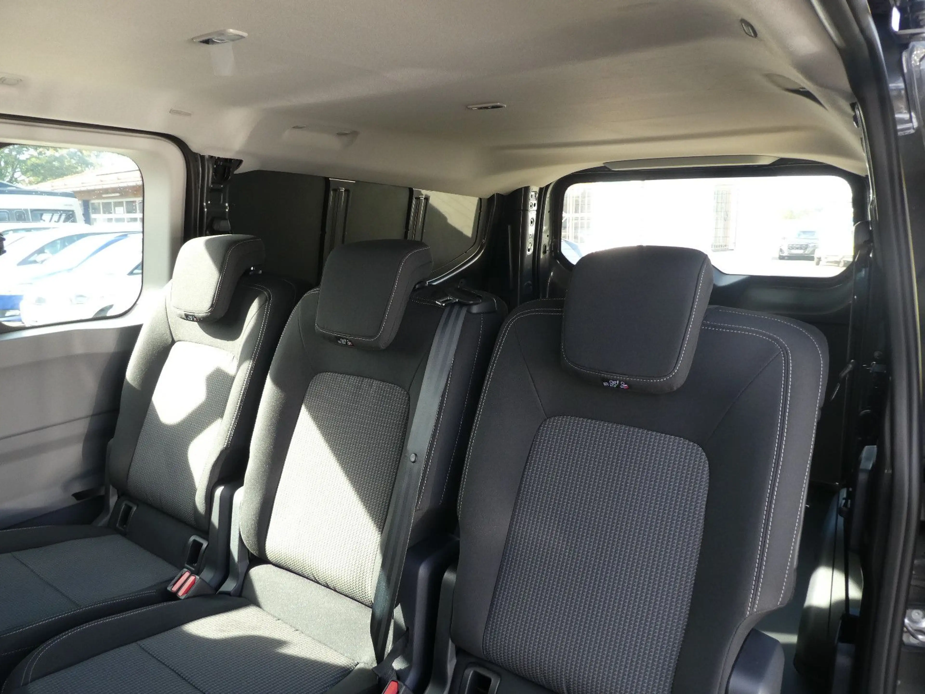 Volkswagen T7 Kombi Transporter Mixto 2x Schiebetüre+6-Si — photo 14