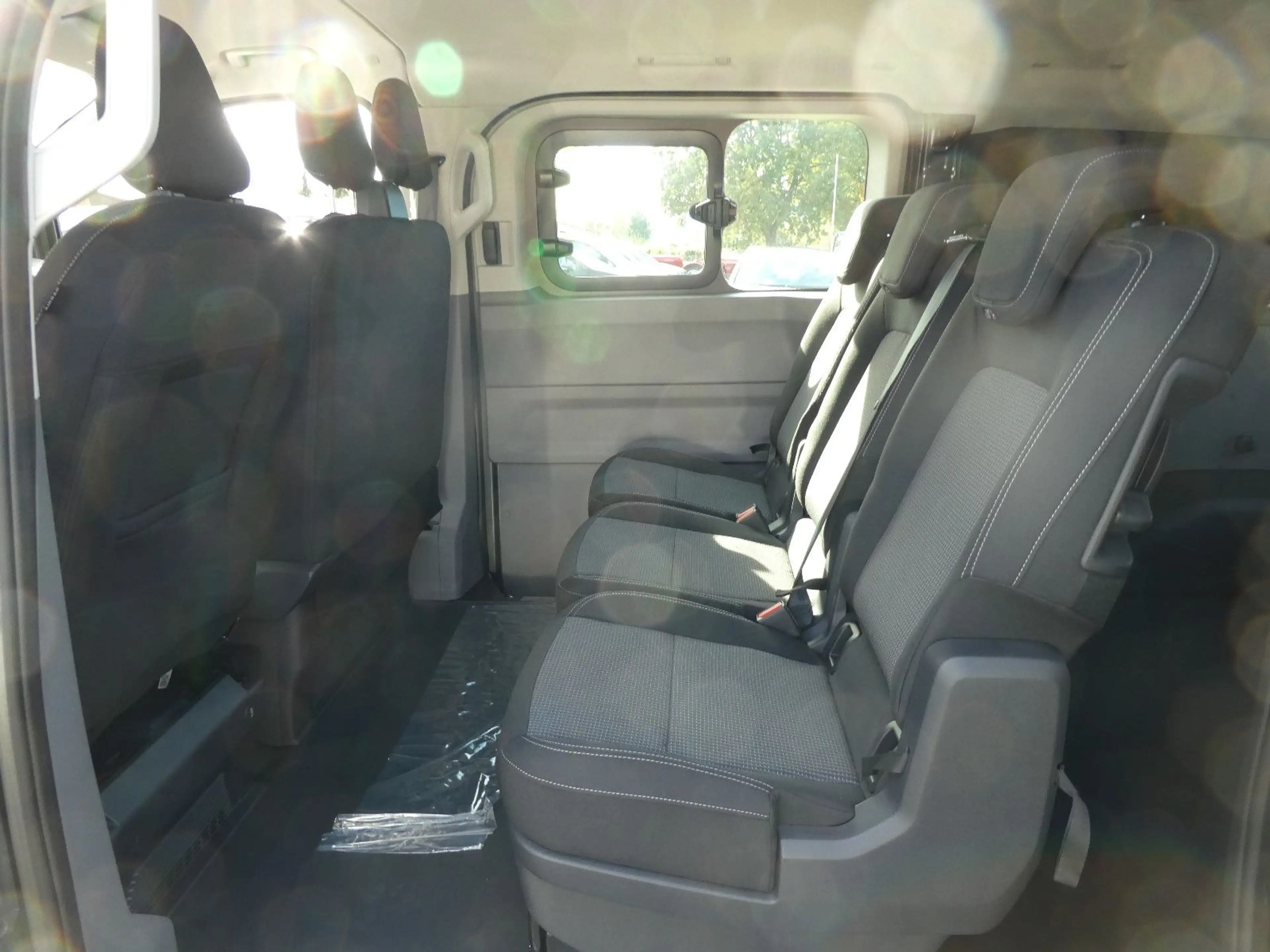 Volkswagen T7 Kombi Transporter Mixto 2x Schiebetüre+6-Si — photo 12