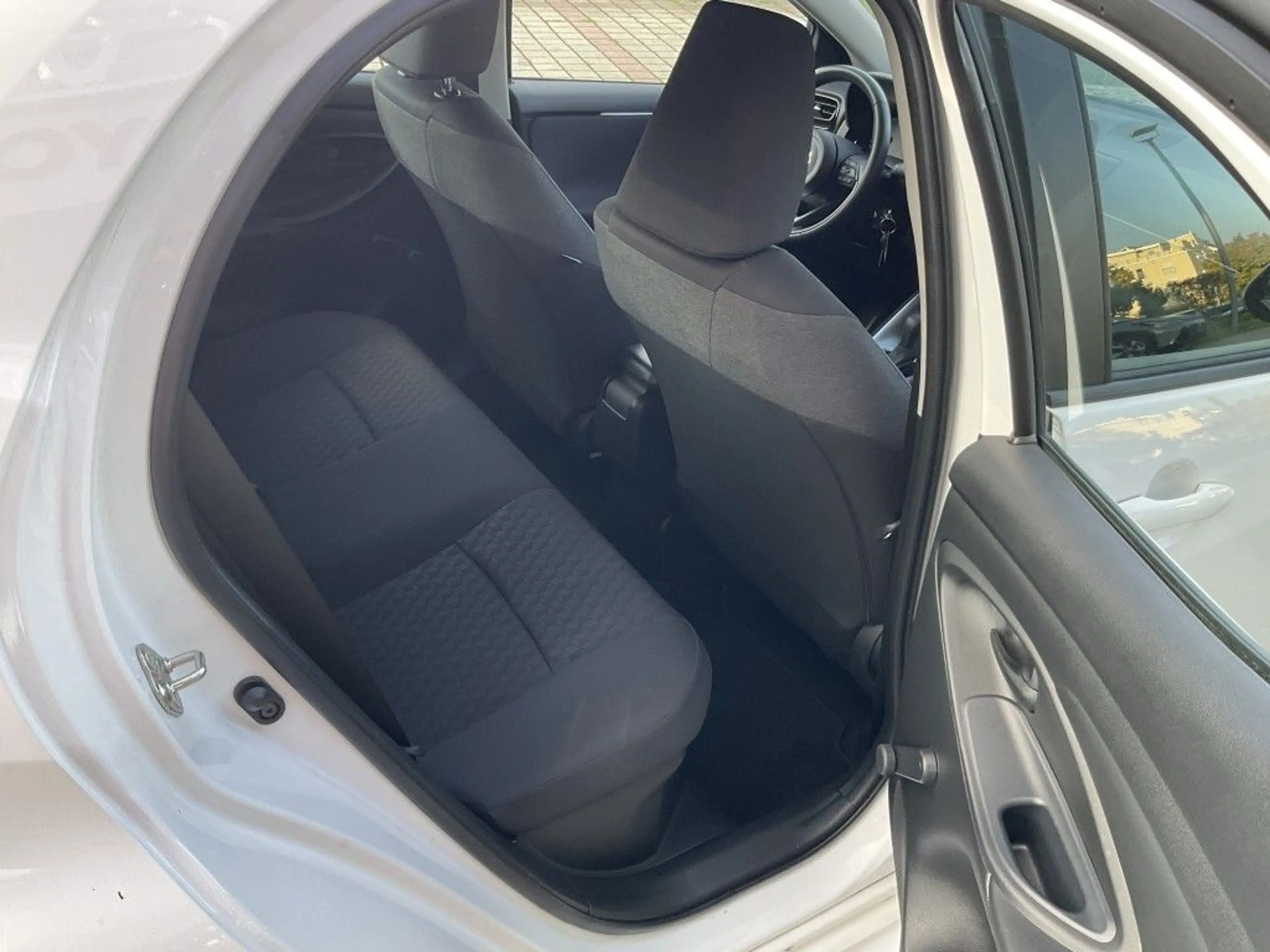 Toyota Yaris Hybrid 1.5 VVT-i Comfort — photo 9