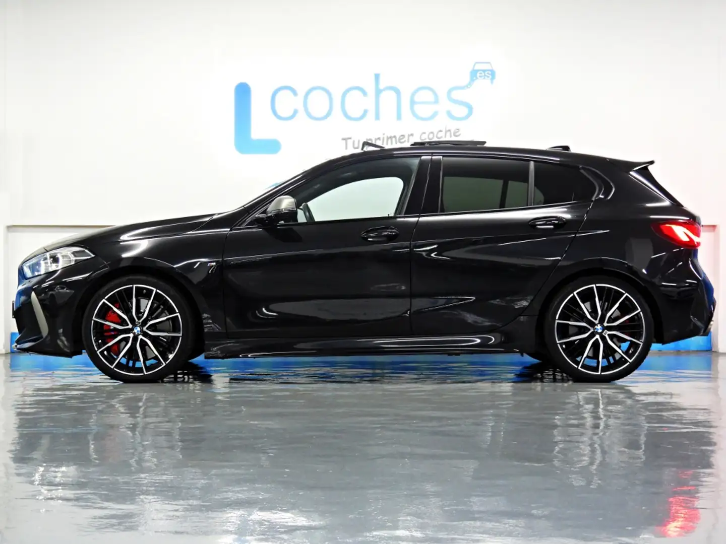 BMW 135 M135iA xDrive Zwart - 1