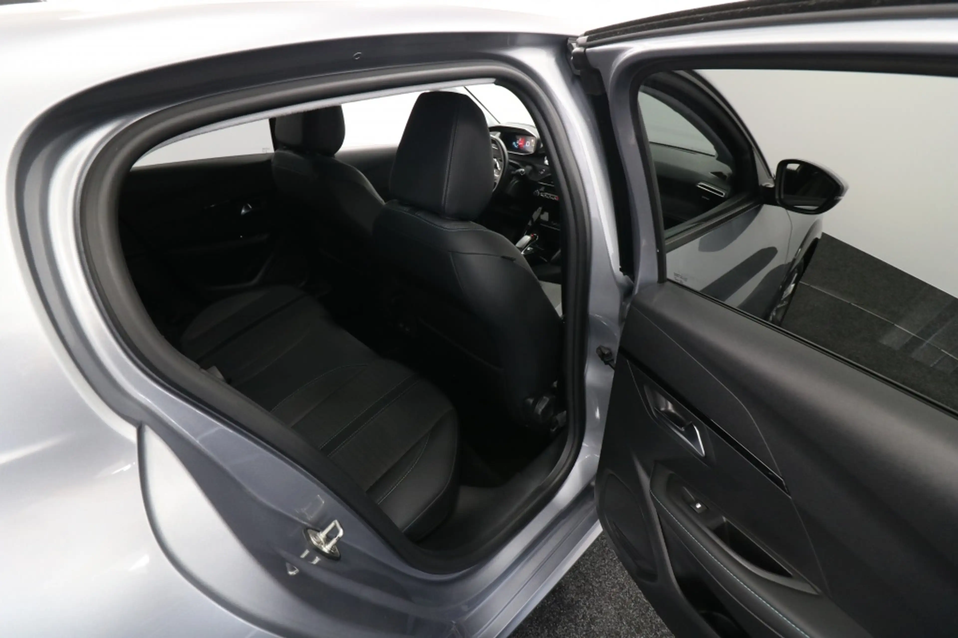 Peugeot e-208 5-drs Allure Pack 50 kWh — photo 7