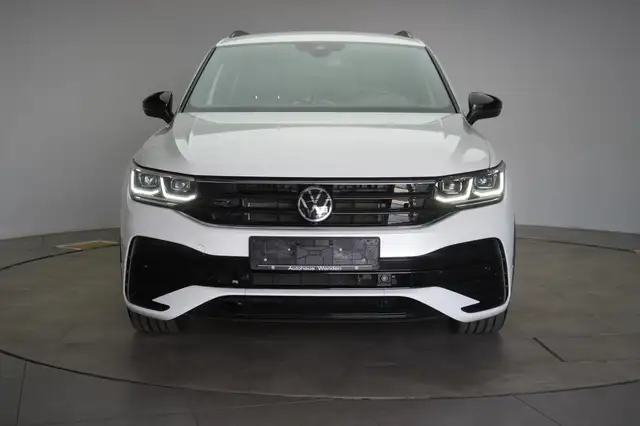 Volkswagen Tiguan view 2