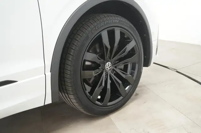 Volkswagen Tiguan view 14