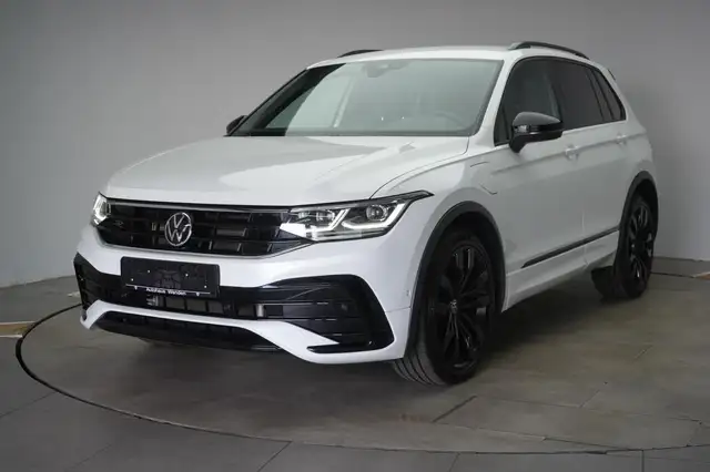 Volkswagen Tiguan view 3